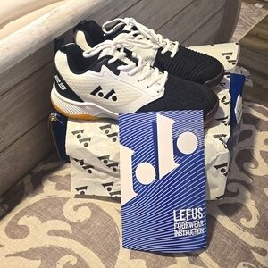 Lefus Badmitten shoesLefus badmitten shoes for men woman men6.5 woman 8